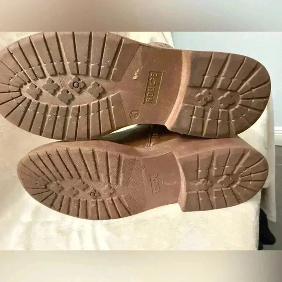 Rogue platform knee high zippered boots EUC
Women’s size 7.5 - Picture 8 of 10